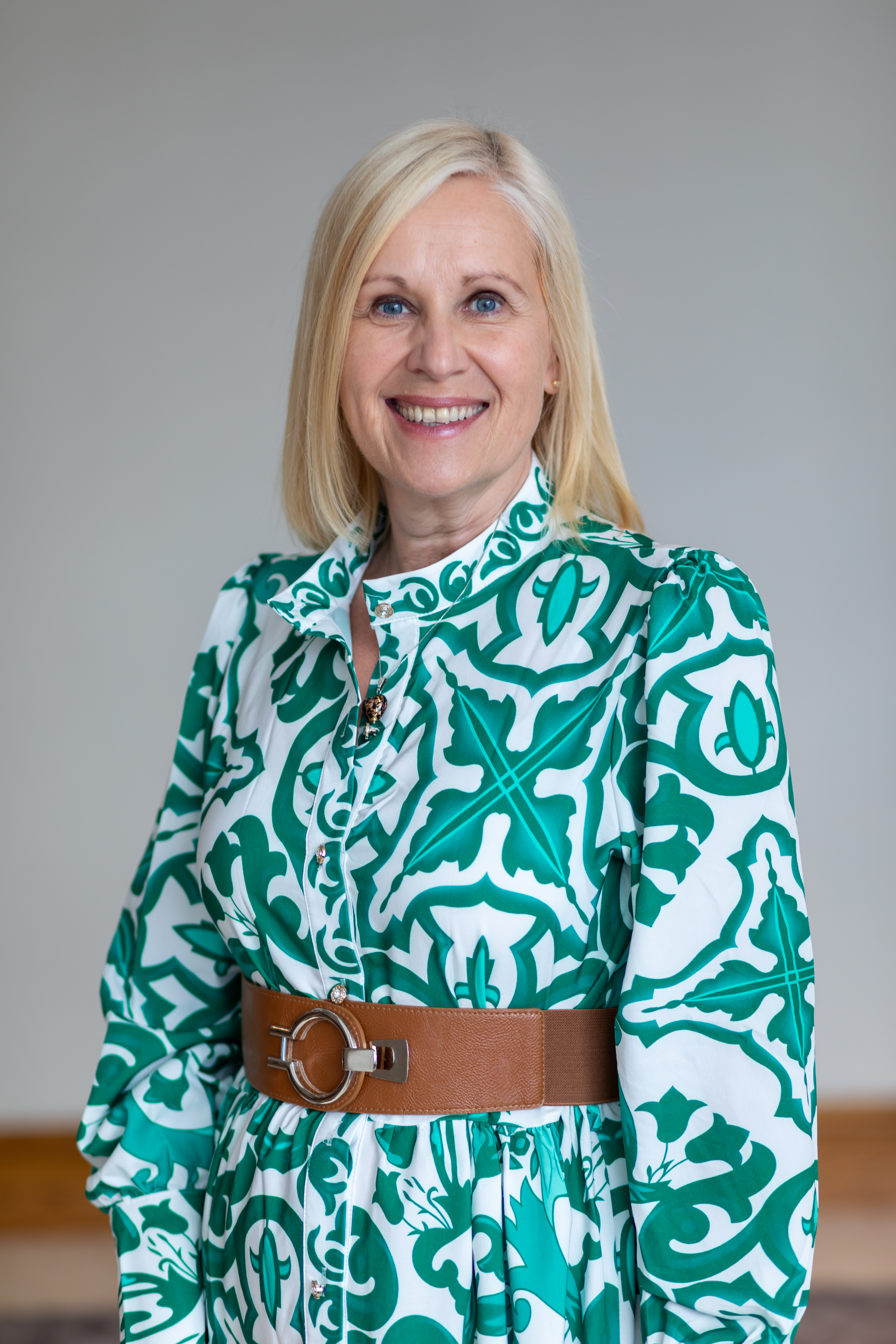 Headshot of Alison Birtle, Consultant Oncologist