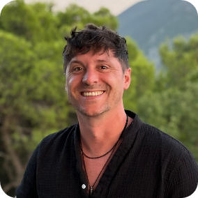Adam Lucas headshot