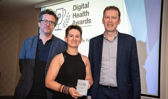 Sarah Hart being presented her Digital Leaders Award