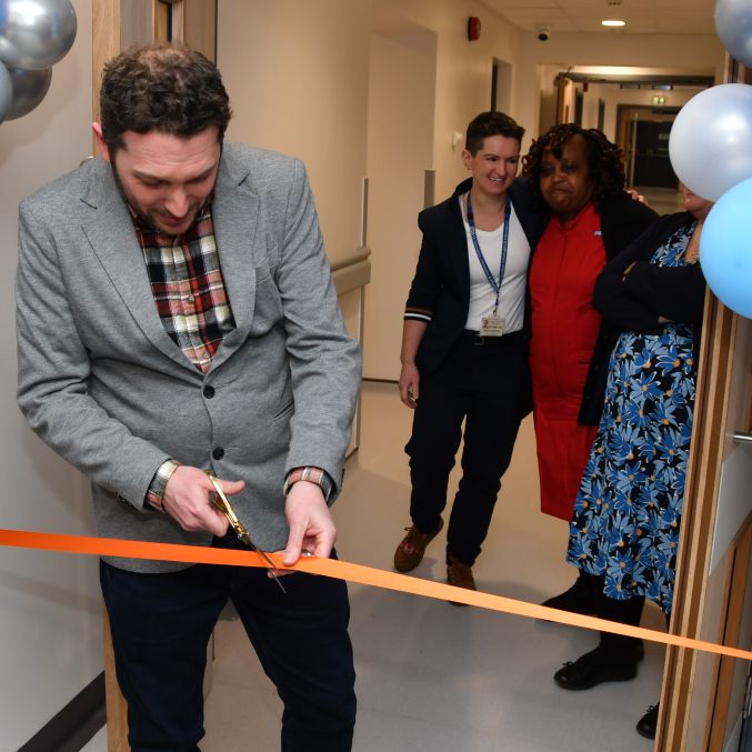 Jon Richardson officially opening RLI Urology unit.JPG